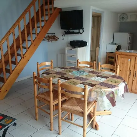 Pavillon Pour 4 A 150m De La Et 500m Du Centre De La Tranche-sur-mer, Avec Terrasse Et Garage - Fr-1-357-48