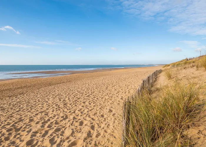 Pavillon Pour 4 A 150m De La Et 500m Du Centre De La Tranche-sur-mer, Avec Terrasse Et Garage - Fr-1-194-375 Apartament *