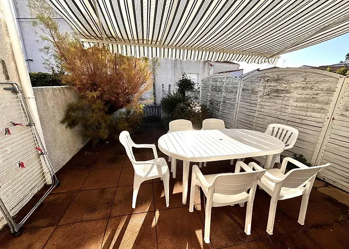 Pavillon Pour 4 A 150m De La Et 500m Du Centre De La Tranche-sur-mer, Avec Terrasse Et Garage - Fr-1-194-375